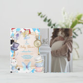 Foto Whimsical Alice im Wunderland Babydusche Einladung (Stehend Vorderseite)