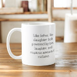 Foto wie Vater wie Tochter oder Sohn Kaffeetasse<br><div class="desc">Feiern Sie die besondere Bindung zwischen Vater und Kind mit unserer herzerwärmenden Tasse "Wie Vater wie Tochter oder Sohn". Dieser personalisierte Schlamm erfasst das Wesen der einzigartigen Verbindung, die ein Vater mit seinem Kind verbindet, und macht ihn zum perfekten Geschenk für den Vatertag, Geburtstage oder jeden Anlass. Diese liebevoll gestaltete...</div>