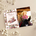 Foto Wild West Cowgirl Country Western Geburtstag Dankeskarte<br><div class="desc">Mit unserem Foto Wild West Cowgirl Country Western Geburtstag Dankeschön an Sie Card. Das ist nicht nur eine Karte; es ist Ihre Art, Ihren Gästen in echter Western-Manier zu danken. Egal, ob Sie sich für Geschenke, Präsenz oder gute Wünsche bedanken, diese Karte verleiht Ihrer Wertschätzung eine Touch rustikalen Charmes. Unser...</div>