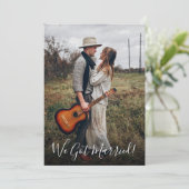Foto Wir Got Verheiratet Guitar Country Hochzeit Einladung (Stehend Vorderseite)
