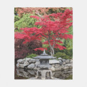 Foto zum japanischen Garten Pond Lantern und Rote Fleecedecke (Vorderseite)