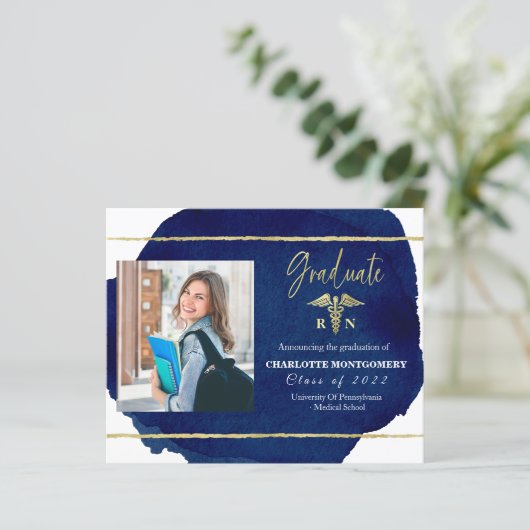 Foto zur Ankündigung von Abschlüssen für Krankenpf (Stehend Vorderseite)