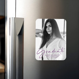 Foto zur Ankündigung von lila Skript-Abschluss Magnet