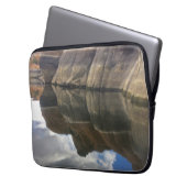 Foto zur Wasserspiegelung Watson Lake Stricks Laptopschutzhülle (Vorderseite Links)