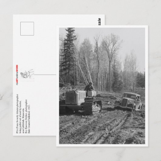 Fotograf, der aus dem Schlamm gezogen wird Postkarte (Vorne/Hinten)