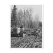 Fotograf, der aus dem Schlamm gezogen wird