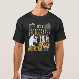 Fotograf Es ist ein fotografisches Ding, das man n T-Shirt