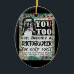 Fotograf - Funny Vintag Retro Keramik Ornament<br><div class="desc">Fotograf Vintage Werbung in Türkis,  Aqua,  Rot und Schwarz. Künstlerisch,  lustig,  farbenfroh und lustig,  es macht ein tolles Geschenk und bringt dem Empfänger sicherlich Lächeln und Lachen.</div>