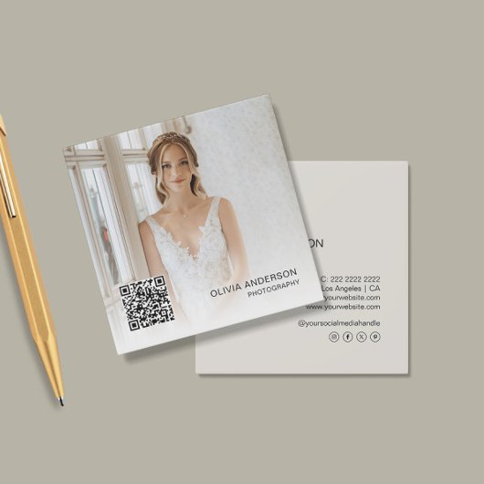 Fotograf Modernes Foto QR Code Neutral Tone Quadratische Visitenkarte