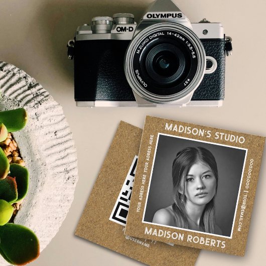 Fotograf QR Code Custom Foto Black kraft chic Quadratische Visitenkarte