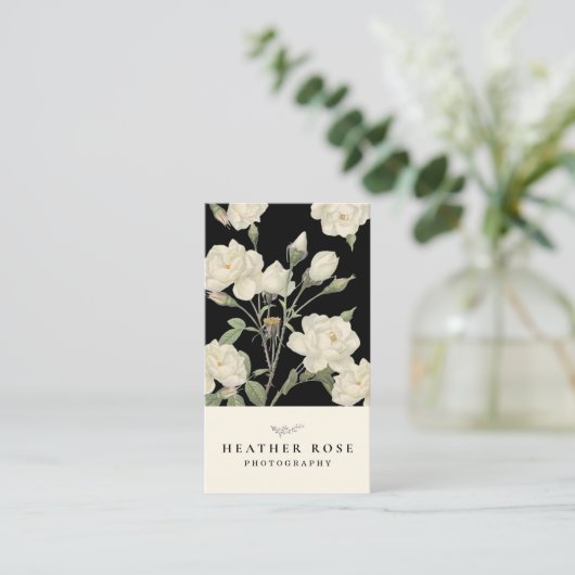 Fotografie Dunkelschwarz Hintergrund Weiße Rosen Visitenkarte (Stehend Vorderseite)