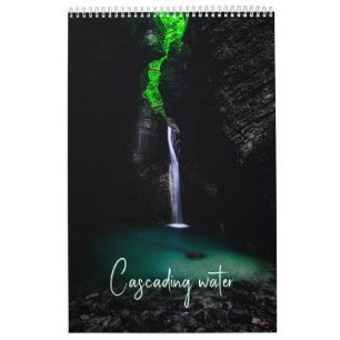 Fotografie von Wasserfällen mit kaskadierendem Was Kalender