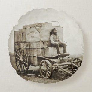 Fotografie-Wagen von Roger Fenton Photo-Realismus Rundes Kissen