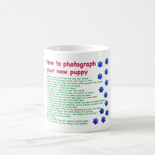 Fotografieren eines neuen Welpen Kaffeetasse