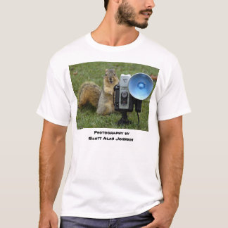 Fotografieren von Eichhörnchen byScott Alan T-Shirt