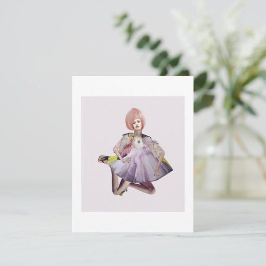 Fotomontage Woman Wearing a Pink wig (Stehend Vorderseite)