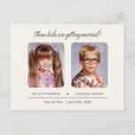 Fotos der alten Schule Save the Date Postkarte<br><div class="desc">Altes Foto Save the Date Postkarte mit Grundschulbildern. Der Text lautet: "Diese Kinder heiraten!" Laden Sie ein altes Jahrbuch-Foto oder ein Foto aus einem alten Foto-Album hoch. Personalisieren Sie die benutzerdefinierten Felder mit Ihrer eigenen Save the Date Formulierung. Sehen Sie sich genau an, wie das fertige Save the Date auf...</div>