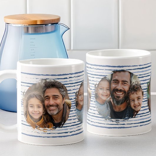 Fotos der Familie auf neutraler, blau gestrichener Kaffeetasse