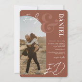 Fotos fett Namen Skript Bogen Terracotta Hochzeit Einladung (Vorderseite)