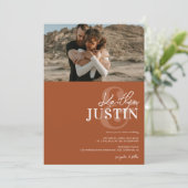 Fotos kalligraphische Hochzeit Terrakotta Einladung (Stehend Vorderseite)