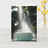 Fountain in Summer Karte (Gelbe Blume)