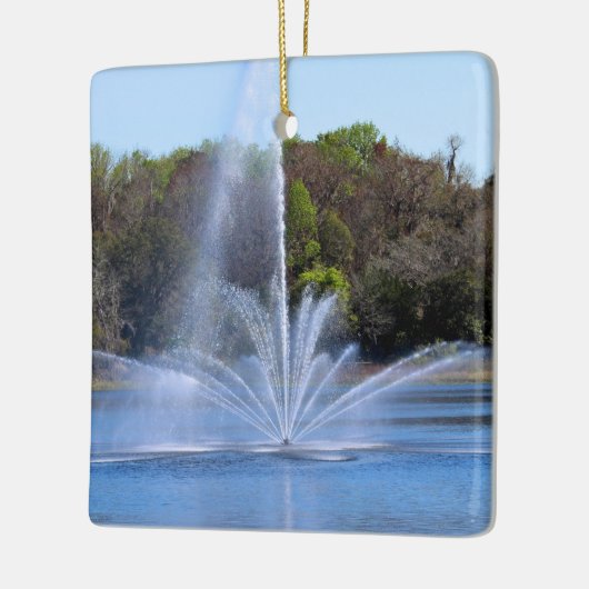 Fountain On A Pond Keramikornament (Links)