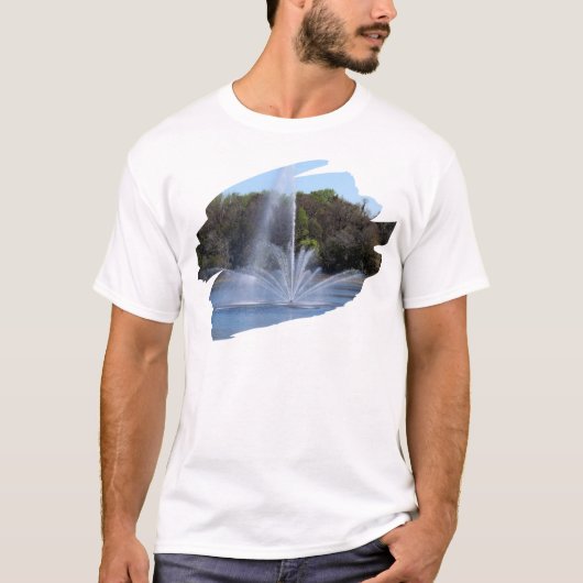 Fountain On A Pond T-Shirt (Vorderseite)