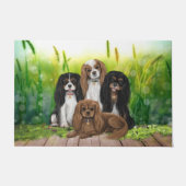Four Cavalier King Charles Spaniels in Blume Do Fußmatte (Vorderseite)
