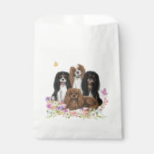 Four Cavalier King Charles Spaniels in Blume Geschenktütchen (Vorderseite)