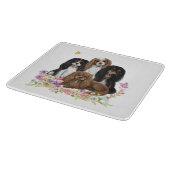Four Cavalier King Charles Spaniels in Blume   Schneidebrett (Ecke)