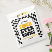 Four Ever Young Retro Fourth 4th Birthday Party Geschenktütchen (Versiegelt)