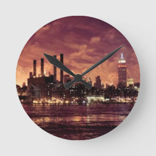 Fourth of July Fireworks behind Manhattan Runde Wanduhr