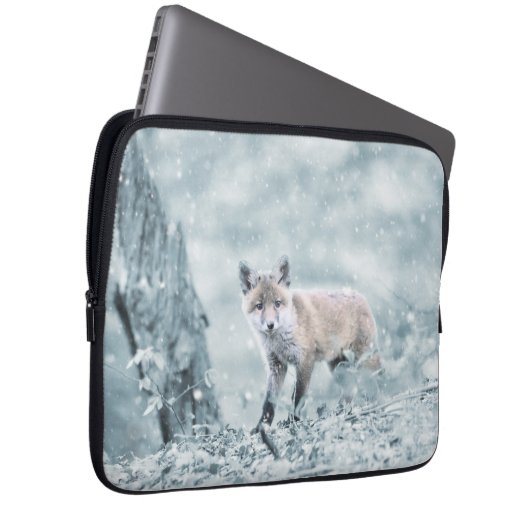 Fox Cub im Schnee Laptopschutzhülle (Vorne Rechts)