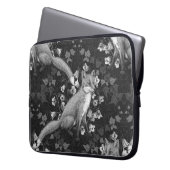 Fox, Glockenblumen und Efeu, einfarbig, silberne W Laptopschutzhülle (Vorderseite Links)