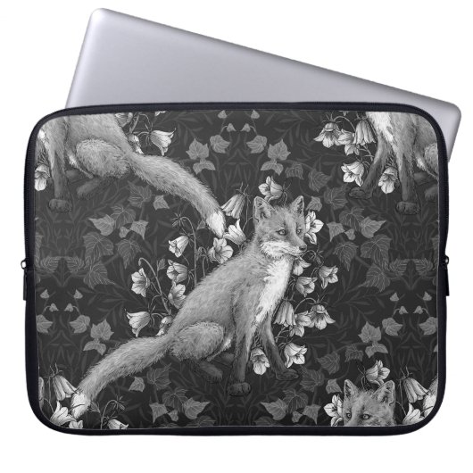 Fox, Glockenblumen und Efeu, einfarbig, silberne W Laptopschutzhülle (Vorderseite)