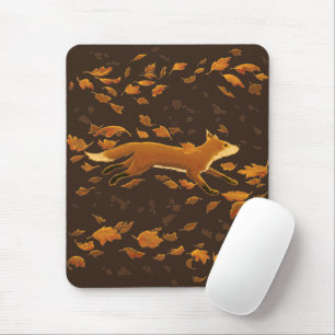 Fox läuft durch den Fall Mousepad