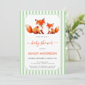 Fox Mama and Baby Shower Pale Green Stripes Cute Einladung (Stehend Vorderseite)