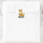 Fox mit Kaffeetasse Quadratischer Aufkleber (Tasche)