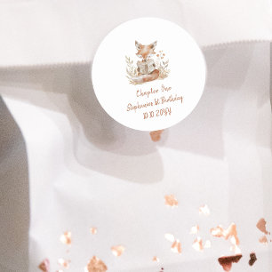 Fox Reading a Book Chapter 1. Geburtstag Party Runder Aufkleber