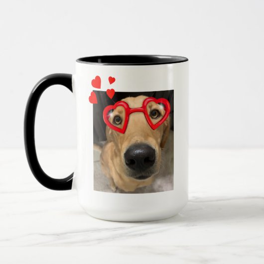 Fox Red Labrador Retriever mit Red Heart Brillen Tasse (Links)