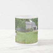 Fox Terrier, der in einen Baum sprang, Mattglastasse (Mittel)