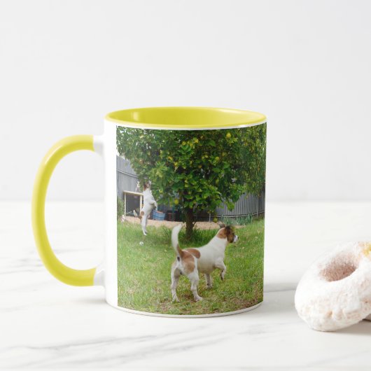 Fox Terrier, der in einen Baum sprang, Tasse (Mit Donut)