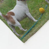 Fox Terrier mit seinem gelben Ball, Kinder schwarz Fleecedecke (Ecke)