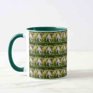 Fox Terrier mit seiner Ball, Grün, Kaffee-Tasse. Tasse
