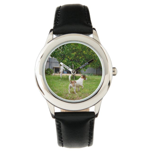 Fox Terrier spielt im Garten, Armbanduhr (Vorderseite)