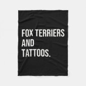 Fox Terriers und Tattoos Hundebesitzer Hunde in de Fleecedecke (Vorderseite)