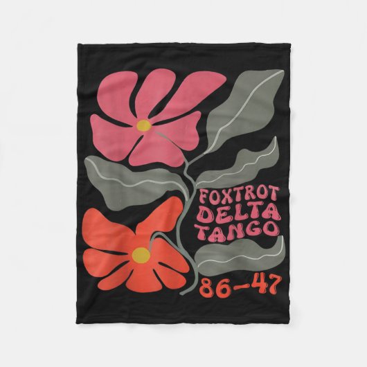 Foxtrots Deltas Tangos 86 47 Blume Boho Fleecedecke (Vorderseite)