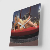 Foxy Penthouse Wrestling Quadratische Wanduhr (Winkel)