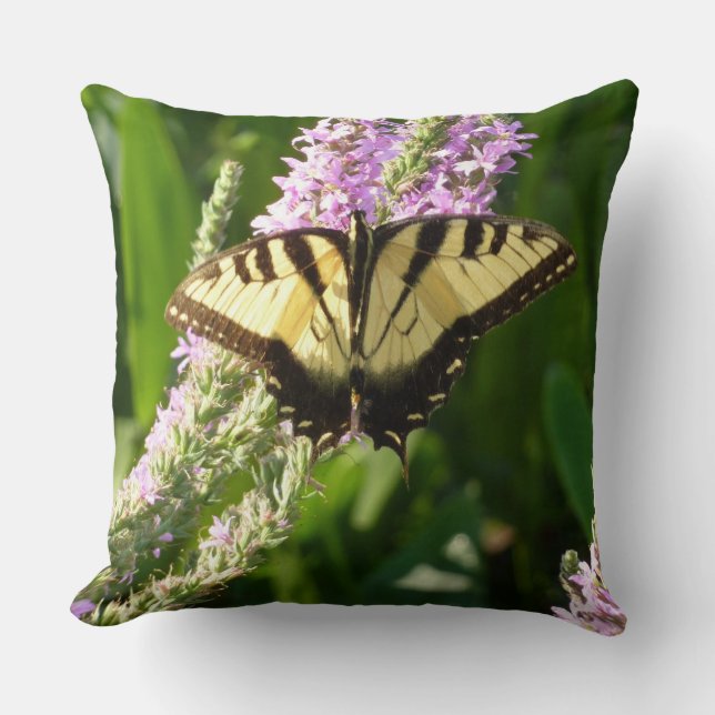 Frack Butterfly auf Lila Wildblumen Kissen (Vorderseite)