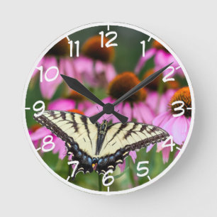 Frack-Schmetterling im Ostteil Runde Wanduhr